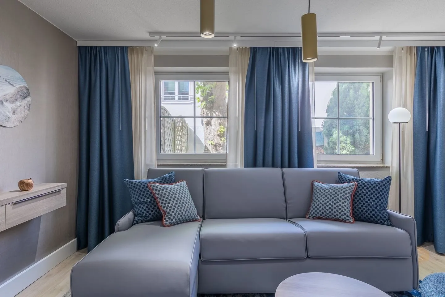 Hafendomicil Citymarina Waren (Müritz) - Ferienwohnung Hafendomicil Citymarina Wohnzimmer mit Couch