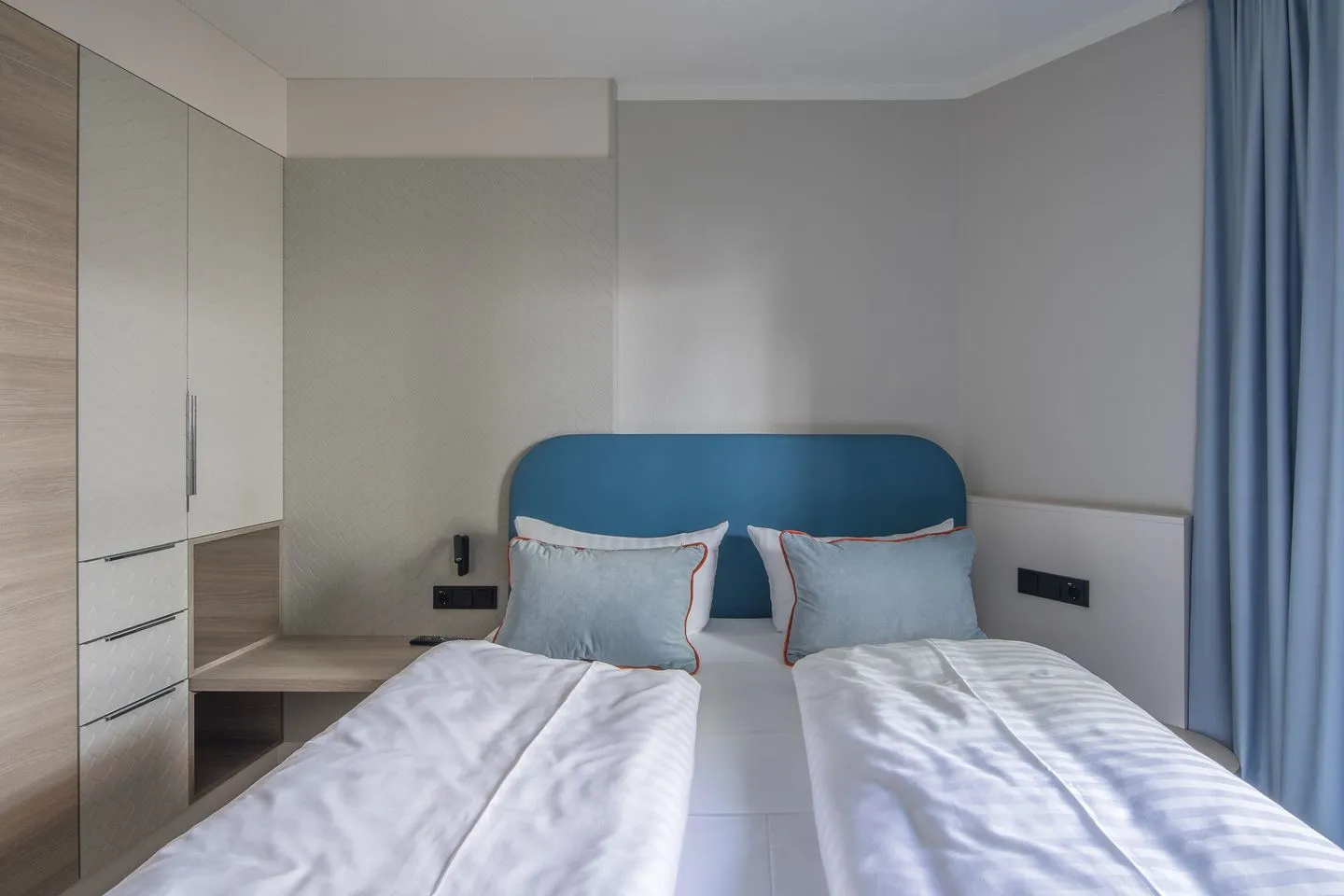 Hafendomicil Citymarina Waren (Müritz) - Ferienwohnung Hafendomicil Citymarina Bett Schlafzimmer