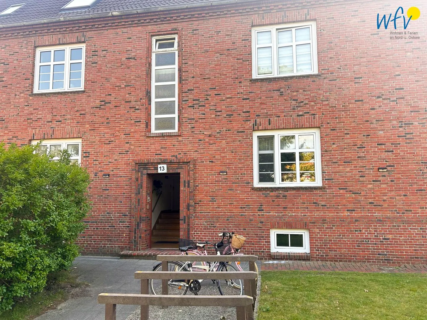Haus Hindenburgstr. 13 Ferienwohnung Lüttje Land Borkum - Fassade / Eingang