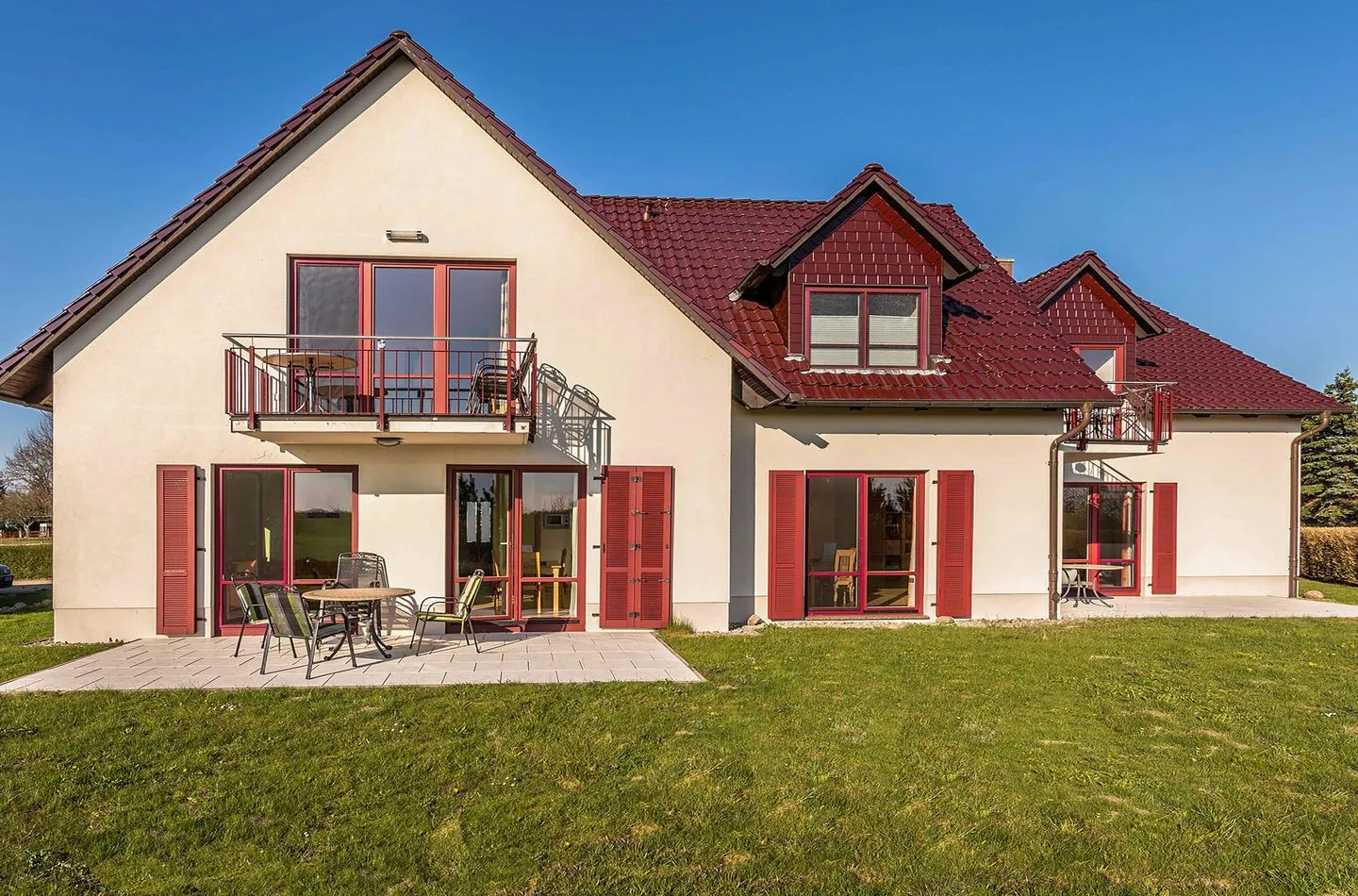 Storchenruh Fleesensee - Göhren Lebbin - Ferienwohnung Storchenruh Außenansicht vom Haus