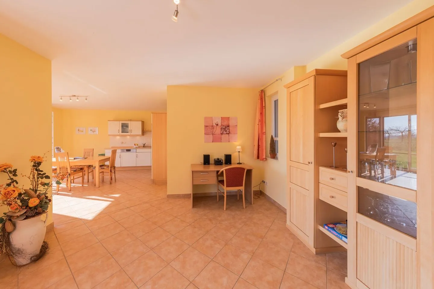 Storchenruh Fleesensee - Göhren Lebbin - Ferienwohnung Storchenruh Wohnbereich mit Schreibtisch