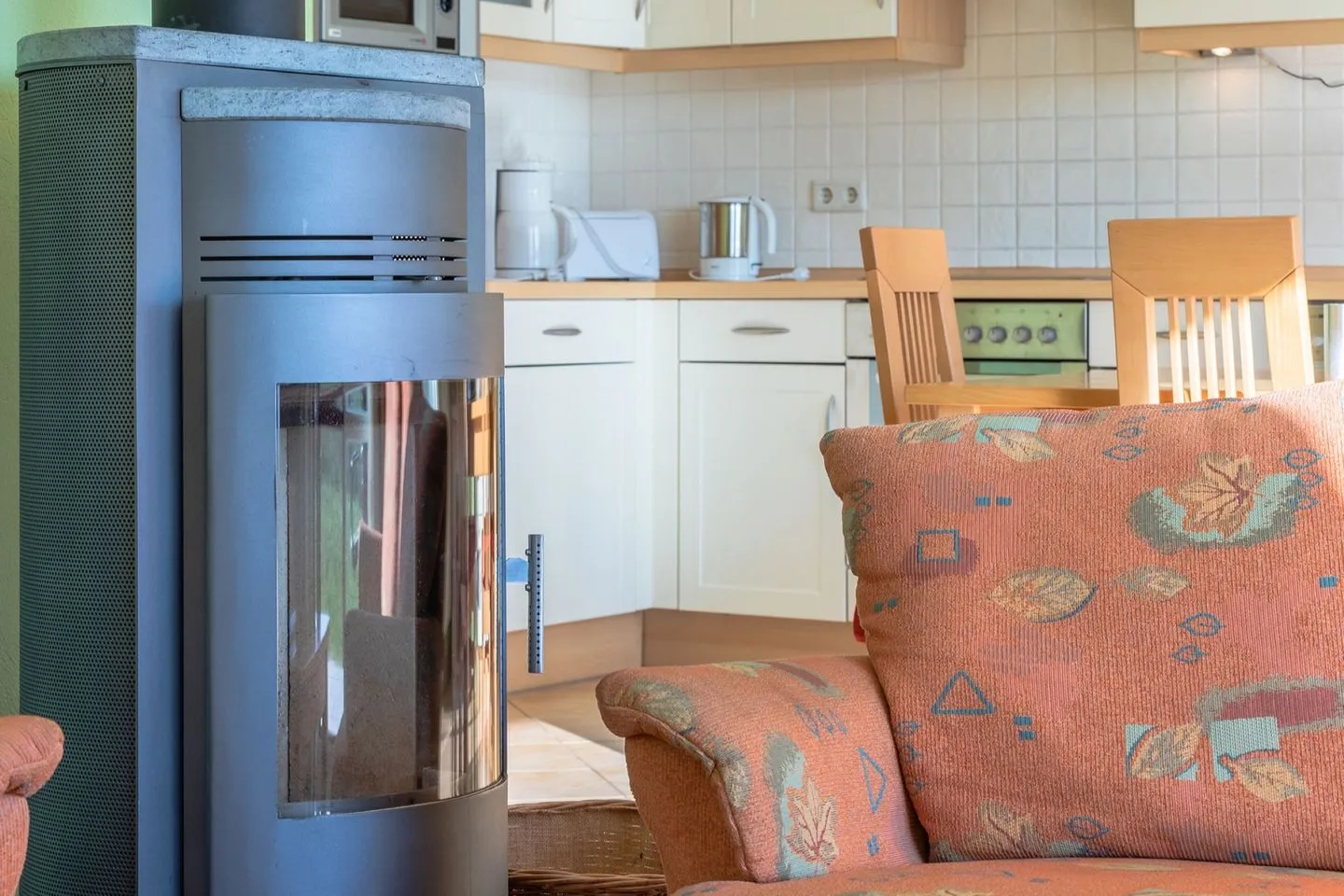 Storchenrast Fleesensee - Göhren Lebbin - Ferienwohnung Storchenrast Kamin im Wohnbereich