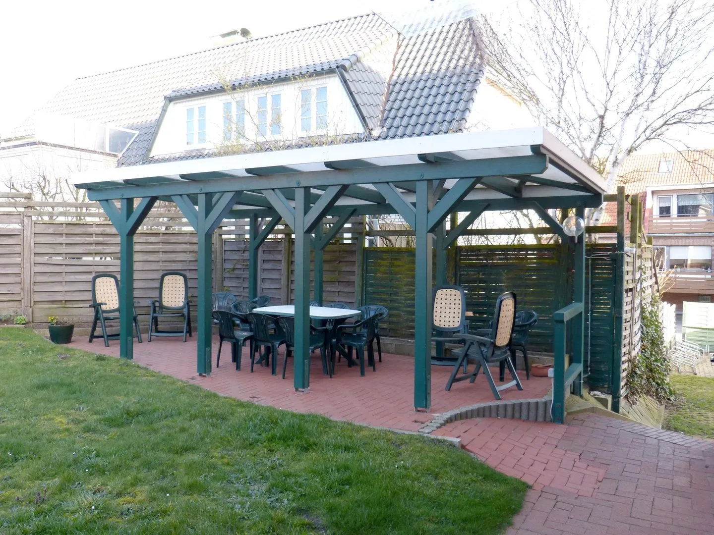 Haus *Therese* Ferienwohnung *Therese 8* Wittdün auf Amrum - Gemeinschaftsterrasse Haus Therese in Wittdün auf Amrum