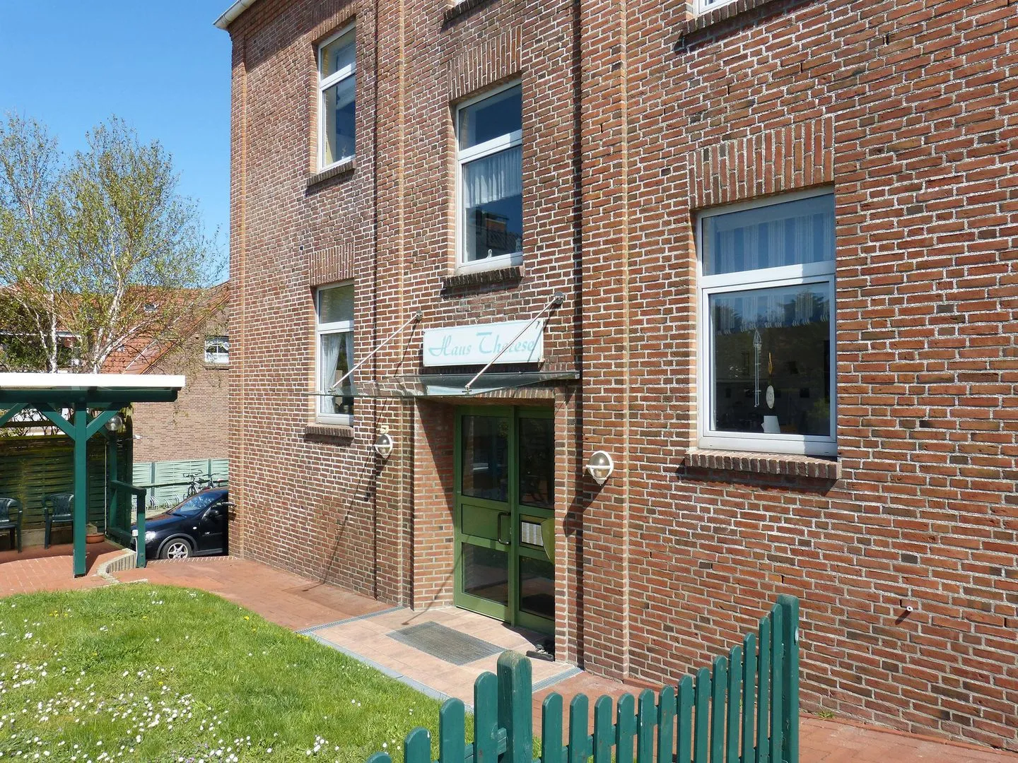 Haus *Therese* Ferienwohnung *Therese 8* Wittdün auf Amrum - Ferienhaus Therese Eingangstür in Wittdün auf Amrum