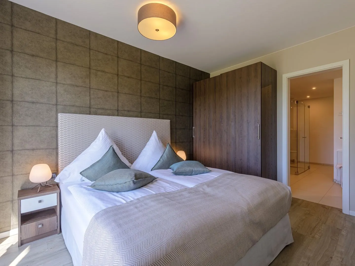 Strandidylle Wustrow - Ferienwohnung Strandidylle Ostseebad Wustrow Schlafzimmer mit Blick ins Freie