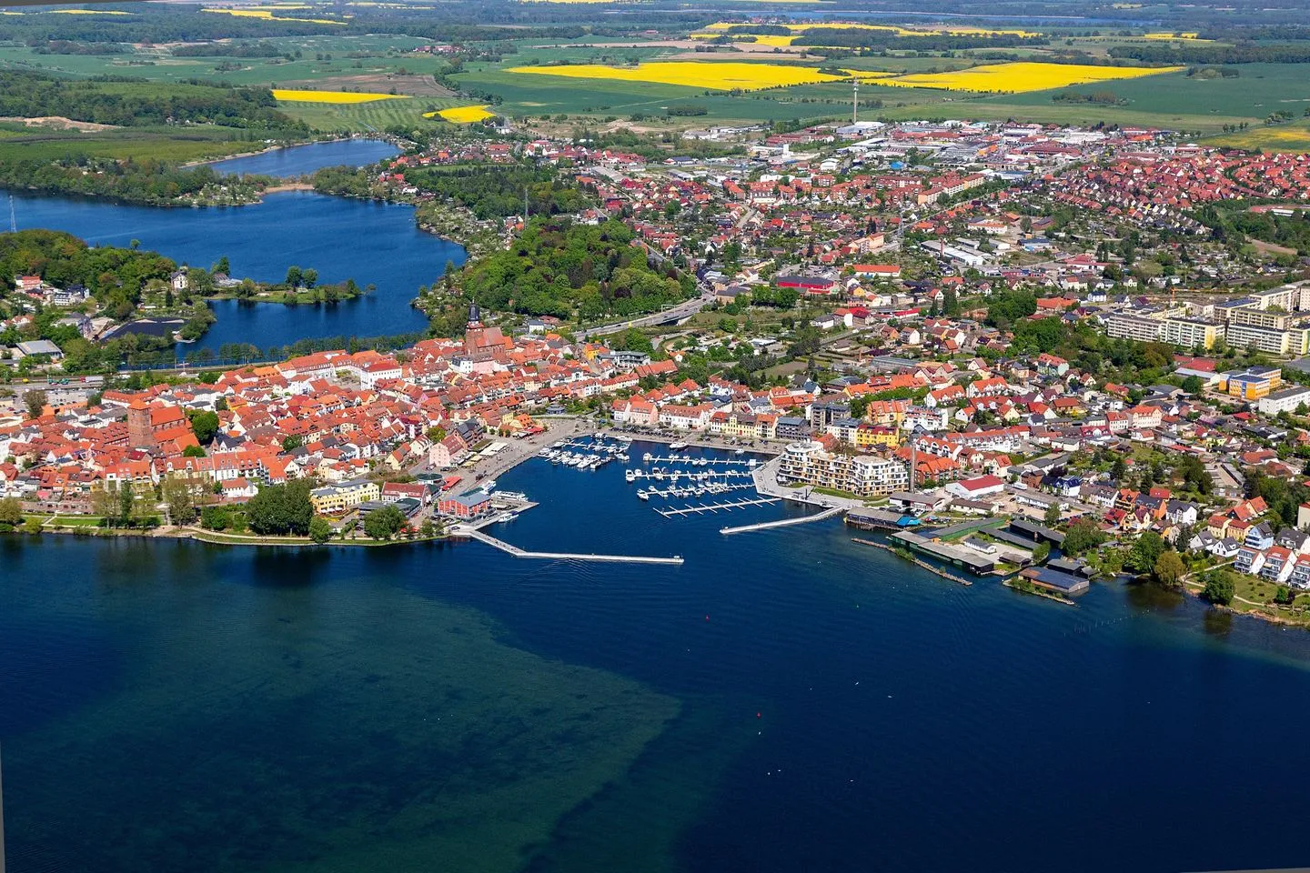 Sonnenschein Jabel - Ferienhaus Sonnenschein in Jabel Drohnenaufnahme der Müritzregion