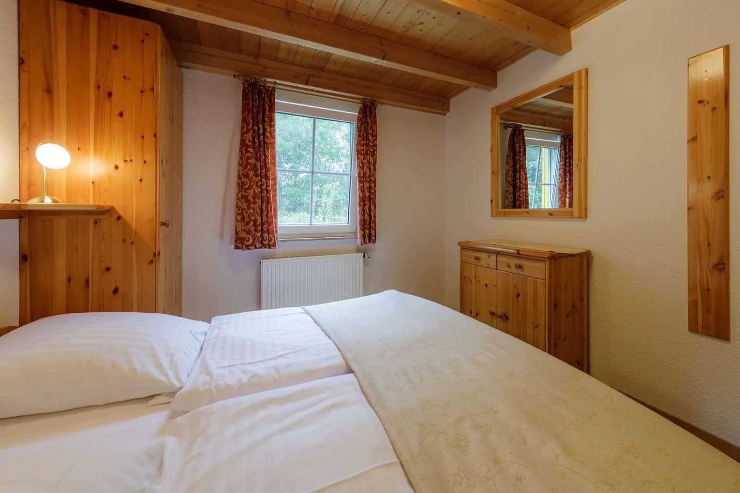 Sonnenschein Jabel - Ferienhaus Sonnenschein in Jabel gemütliches Doppelbett im Schlafzimmer