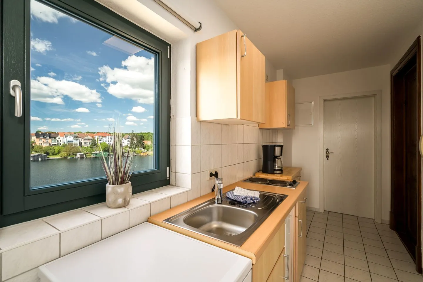 SeaLove Malchow - Ferienwohnung SeaLove in Malchow Blick von der Küche auf den Malchower See