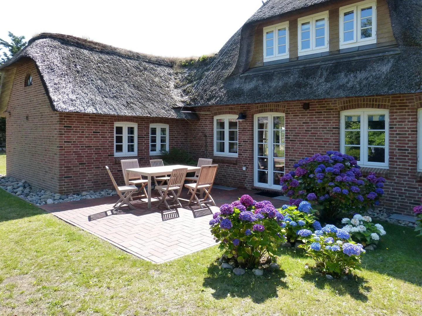 Haus *Strandweg 8* Friesenhaushälfte *Steuerbord* Süddorf auf Amrum - Nord-Terrasse des Ferienhauses Steuerbord in Süddorf auf Amrum