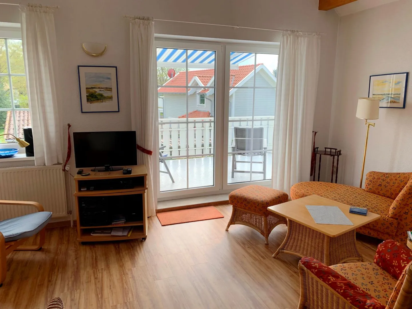 Wohnung Giesen Ostseeheilbad Zingst - Wohnbereich mit Sofa und TV