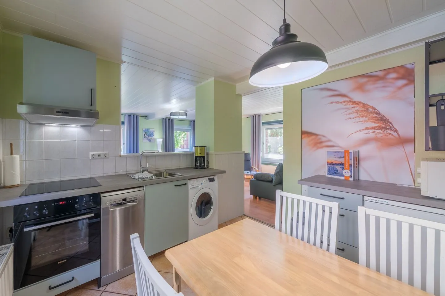 Marienkäfer Waren (Müritz) - Ferienwohnung Marienkäfer Waren mit offenen Ess- und Wohnbereich