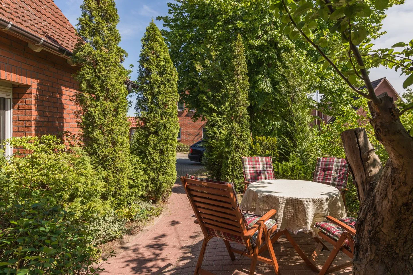 Marienkäfer Waren (Müritz) - Ferienwohnung Marienkäfer Waren grüner Rückzugsort im Garten