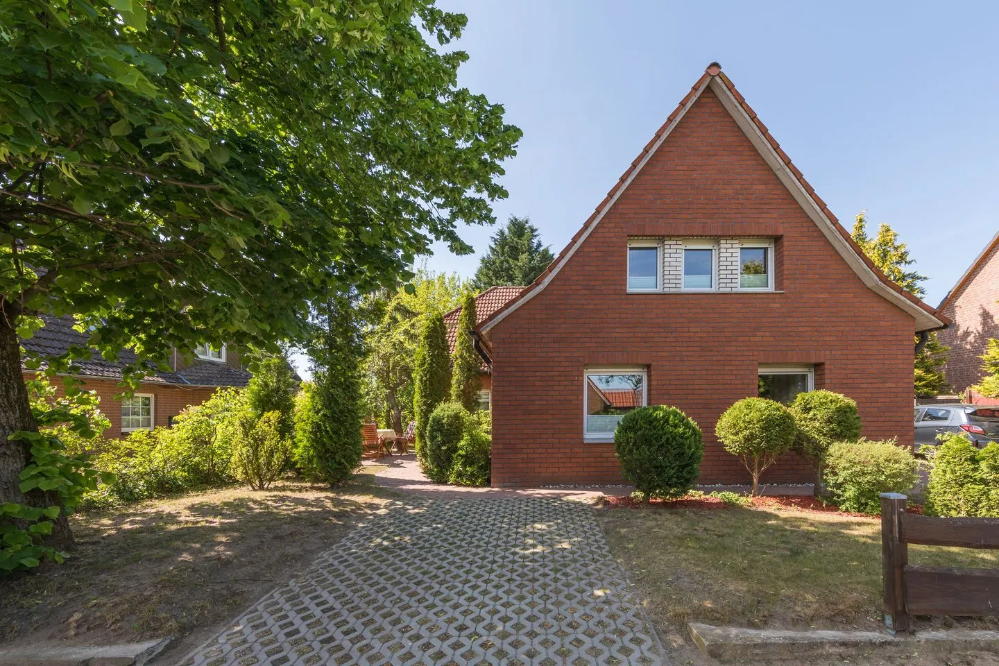 Marienkäfer Waren (Müritz) - Ferienwohnung Marienkäfer Waren mit gepflegte Außenanlage