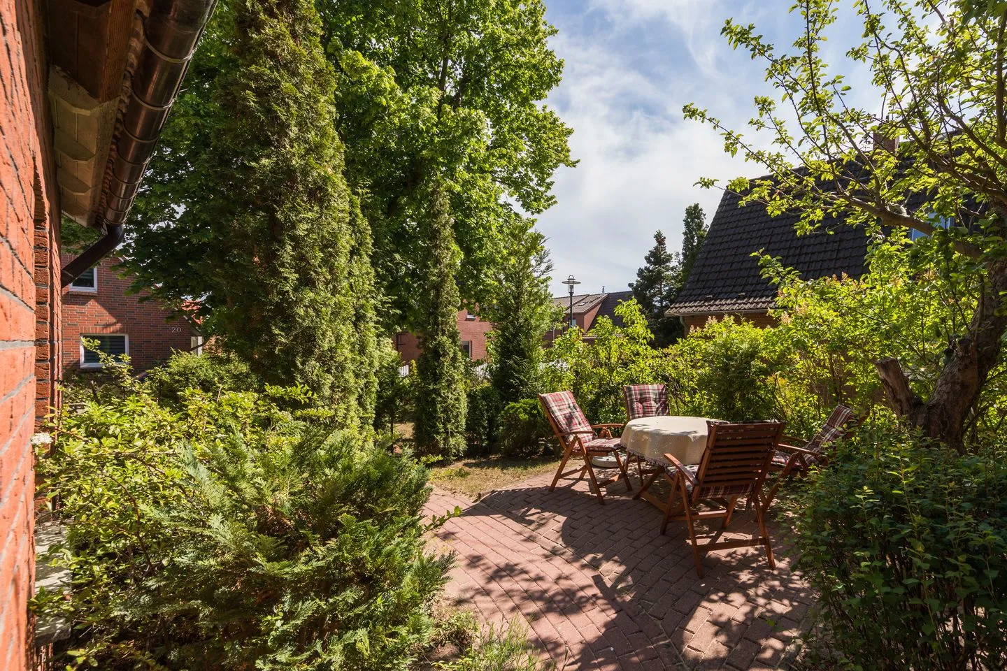 Marienkäfer Waren (Müritz) - Ferienwohnung Marienkäfer Waren liebevoll angelegter Garten