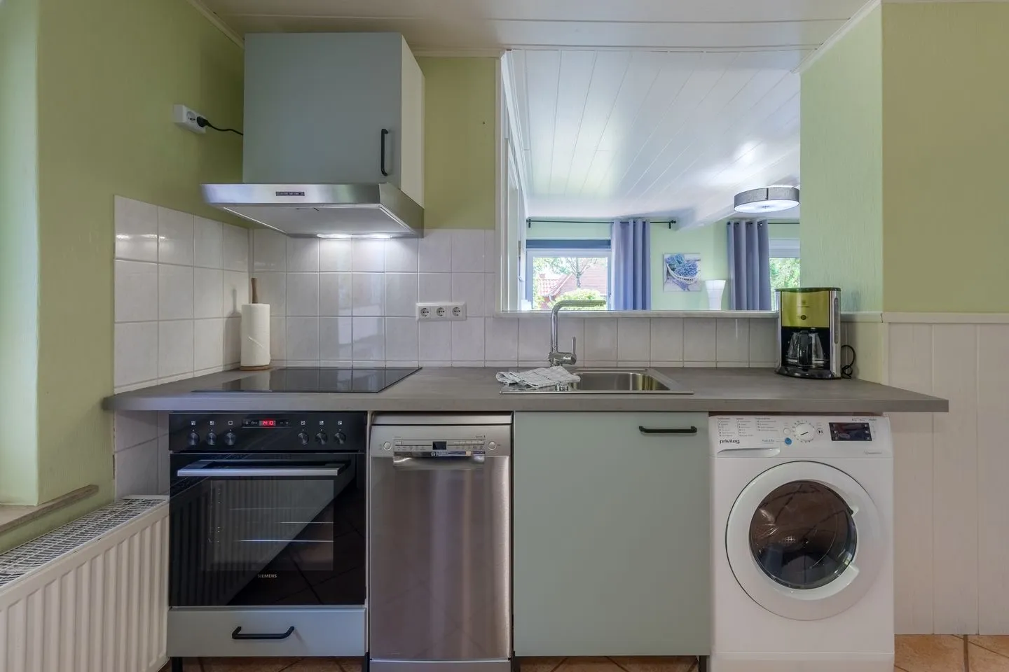 Marienkäfer Waren (Müritz) - Ferienwohnung Marienkäfer Waren mit praktischer Küchenzeile