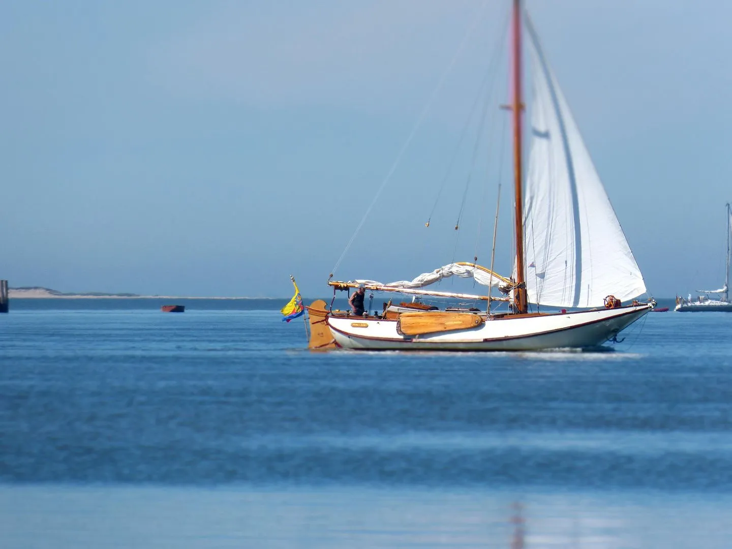 Friesenhaus Amrum Hommelkasche Süddorf auf Amrum - Segelschiff auf der Nordsee vor Amrum