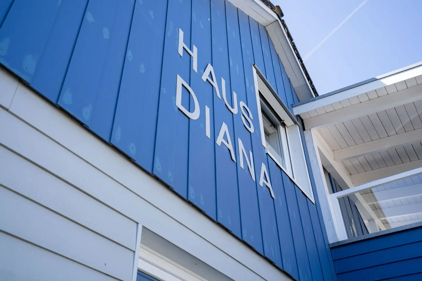 (STR90a) Ferienwohnung "Haus Diana 1" F*** Niendorf - Fassade / Eingang