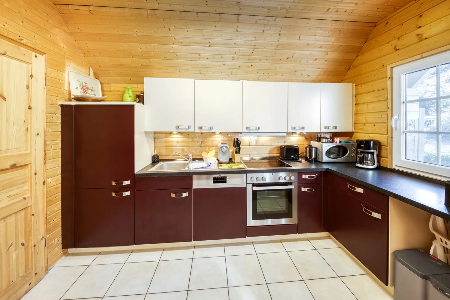 Leif Silz - Ferienhaus Leif Blick auf die Küchenzeile