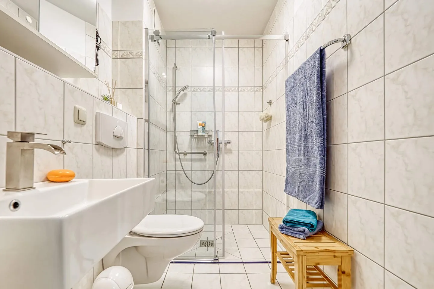 Residenz am Strand Backfisch (Ostseebrise) - Wohnung 5-66 Ostseeheilbad Zingst - Badezimmer mit ebenerdiger Dusche