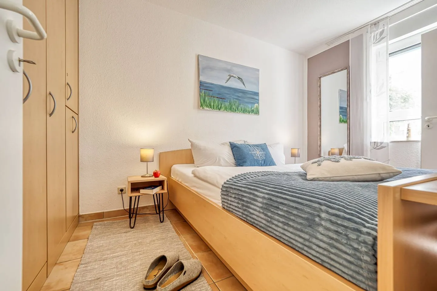 Residenz am Strand Backfisch (Ostseebrise) - Wohnung 5-66 Ostseeheilbad Zingst - Schlafzimmer mit Doppelbett und Kleiderschrank