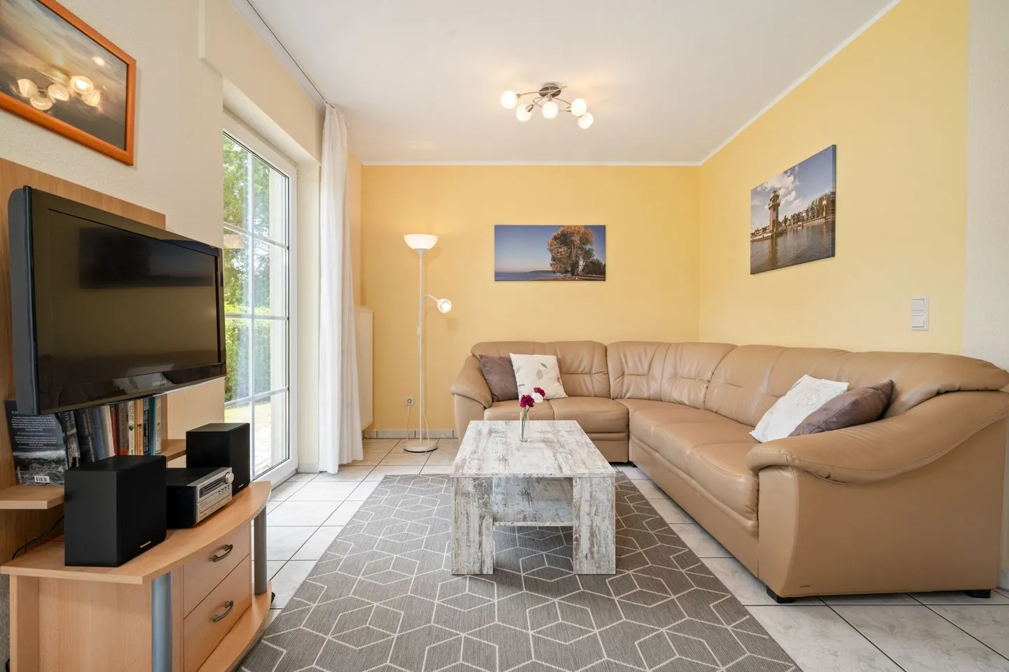 Schwanensee Plauer See - Ferienhaus Schwanensee Ferienpark Lenzer Höh Wohnbereich mit Terrassenzugang