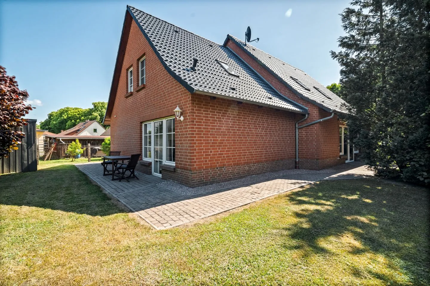 Landhus Alt-Schwerin - Ferienhaus Landhus Alt Schwerin Gebaeudeansicht