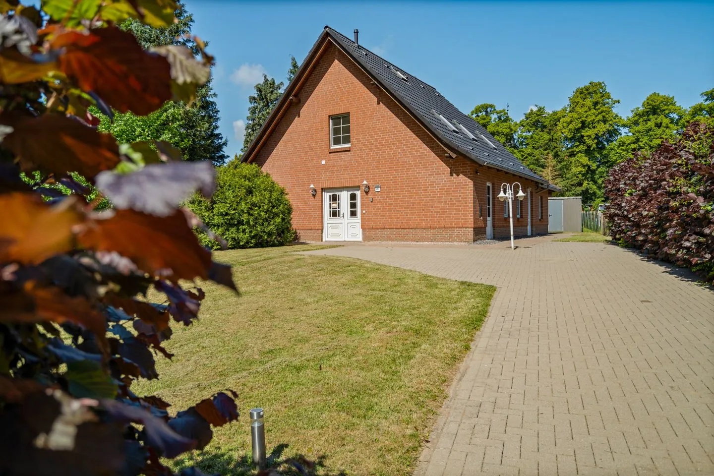 Landhus Alt-Schwerin - Ferienhaus Landhus Alt Schwerin mit Grünfläche