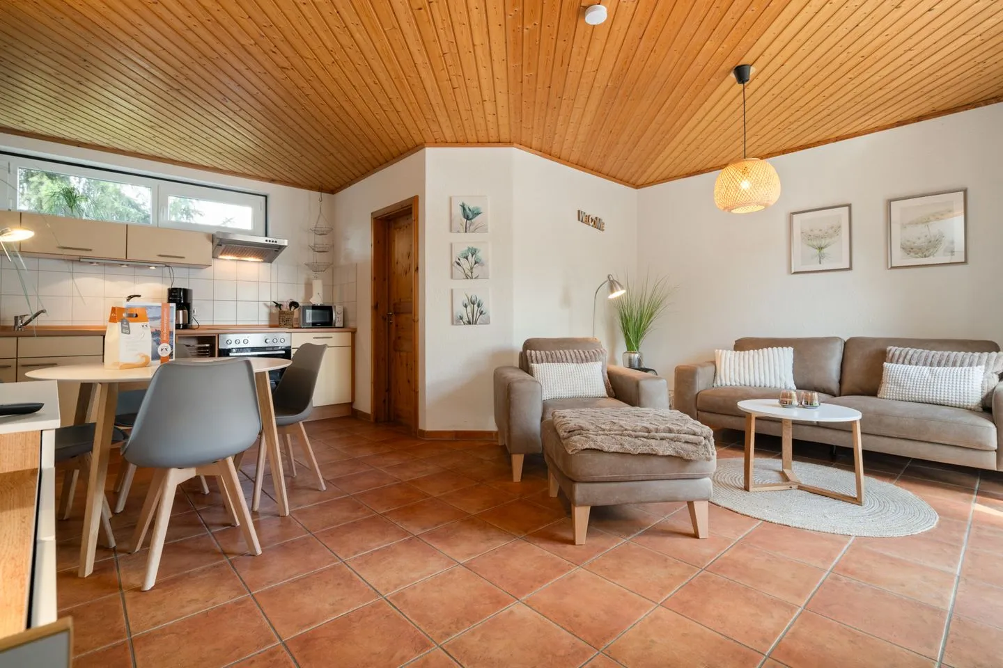 Blumenhaus Waren (Müritz) - Blumenhaus Waren Wohnzimmer offener Wohnraum