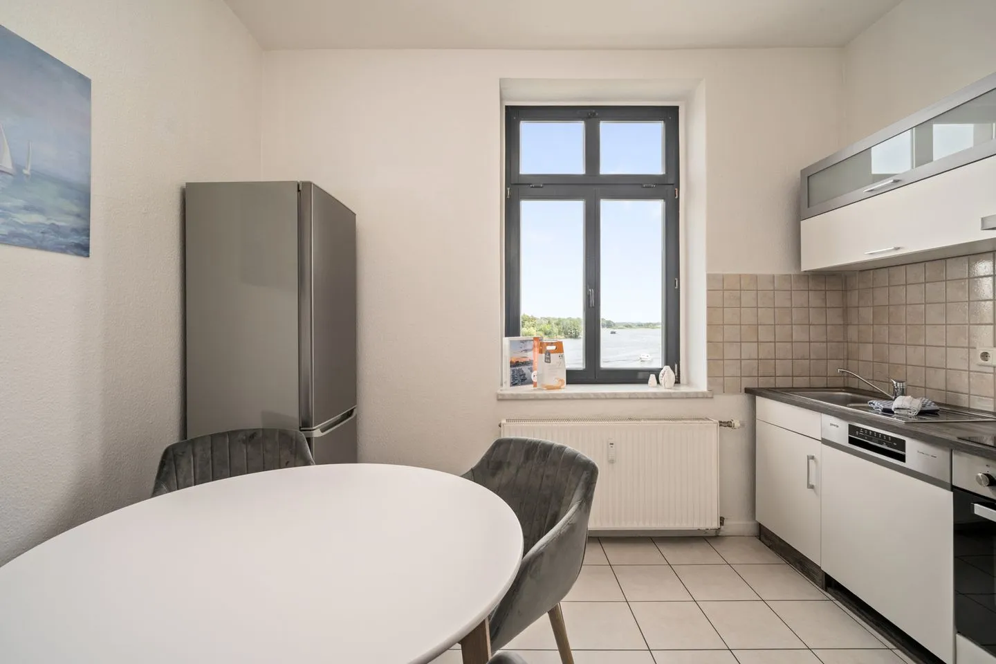 SeaView Malchow - Ferienwohnung SeaView Malchow Kueche mit Esstisch