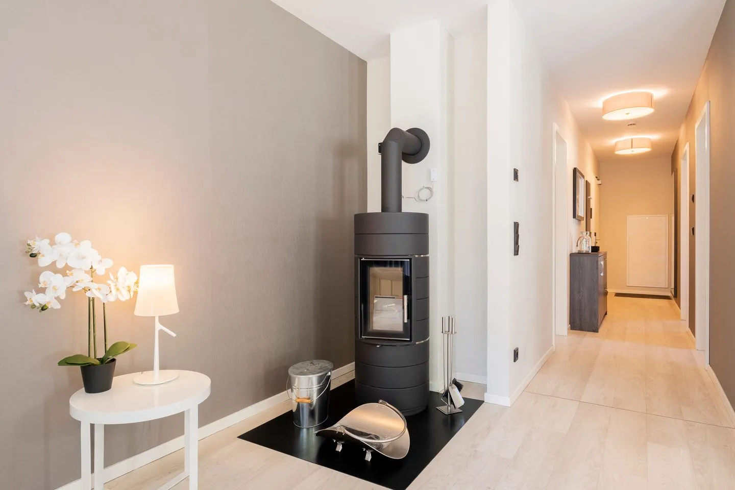 Seeluft Wustrow - Ferienwohnung Seeluft Wustrow Kamin im Wohnzimmer