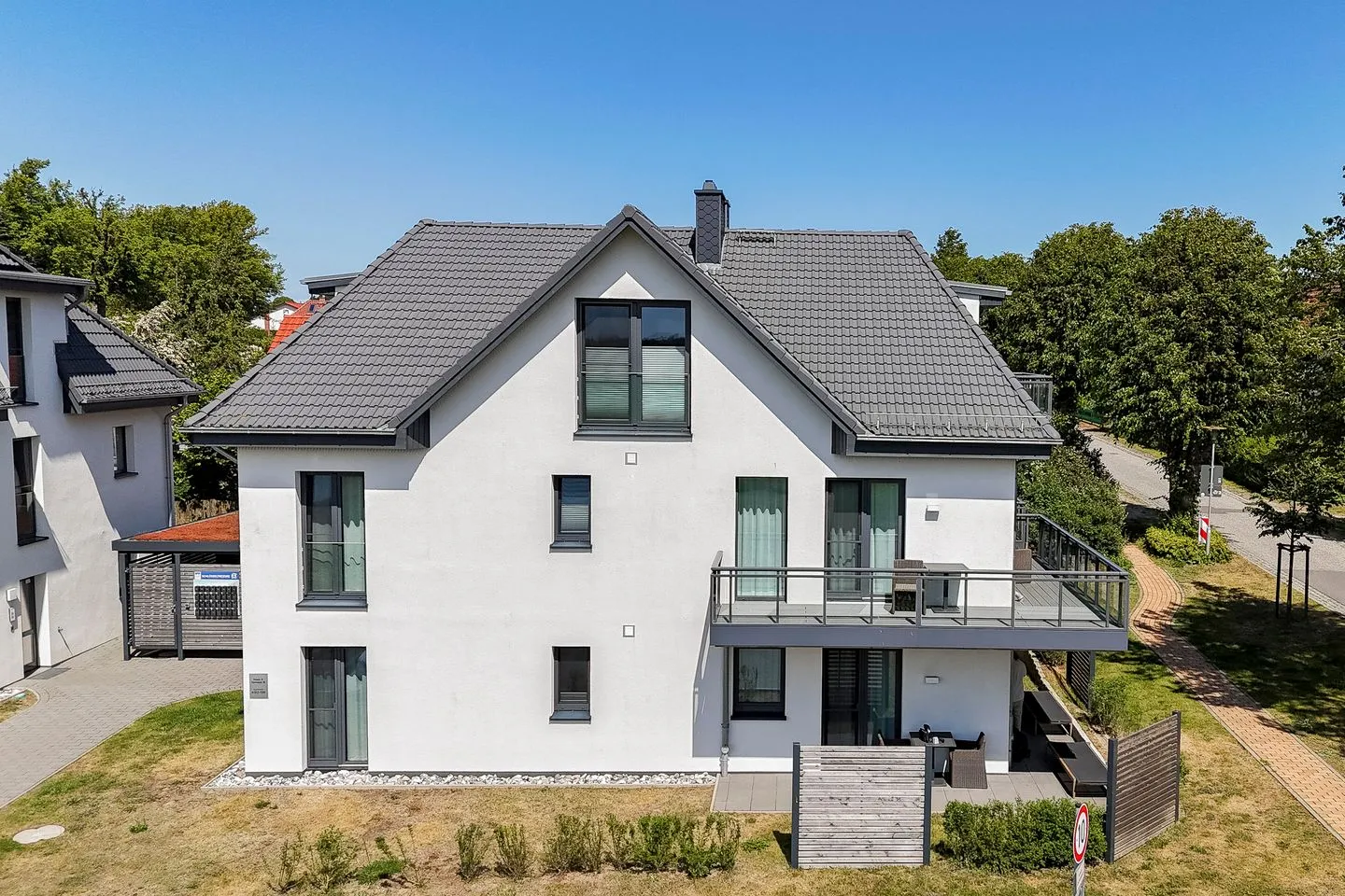 Seeluft Wustrow - Ferienwohnung Seeluft Wustrow Hauptansicht Gebaeude