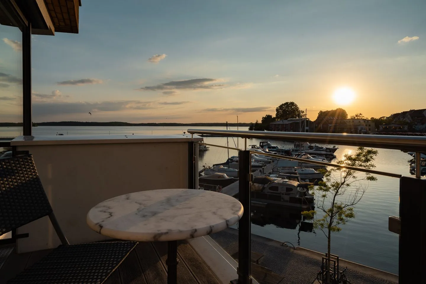 Panorama Suite Waren (Müritz) - Panorama Suite Waren Terrassen Ausblick in den Abendstunden