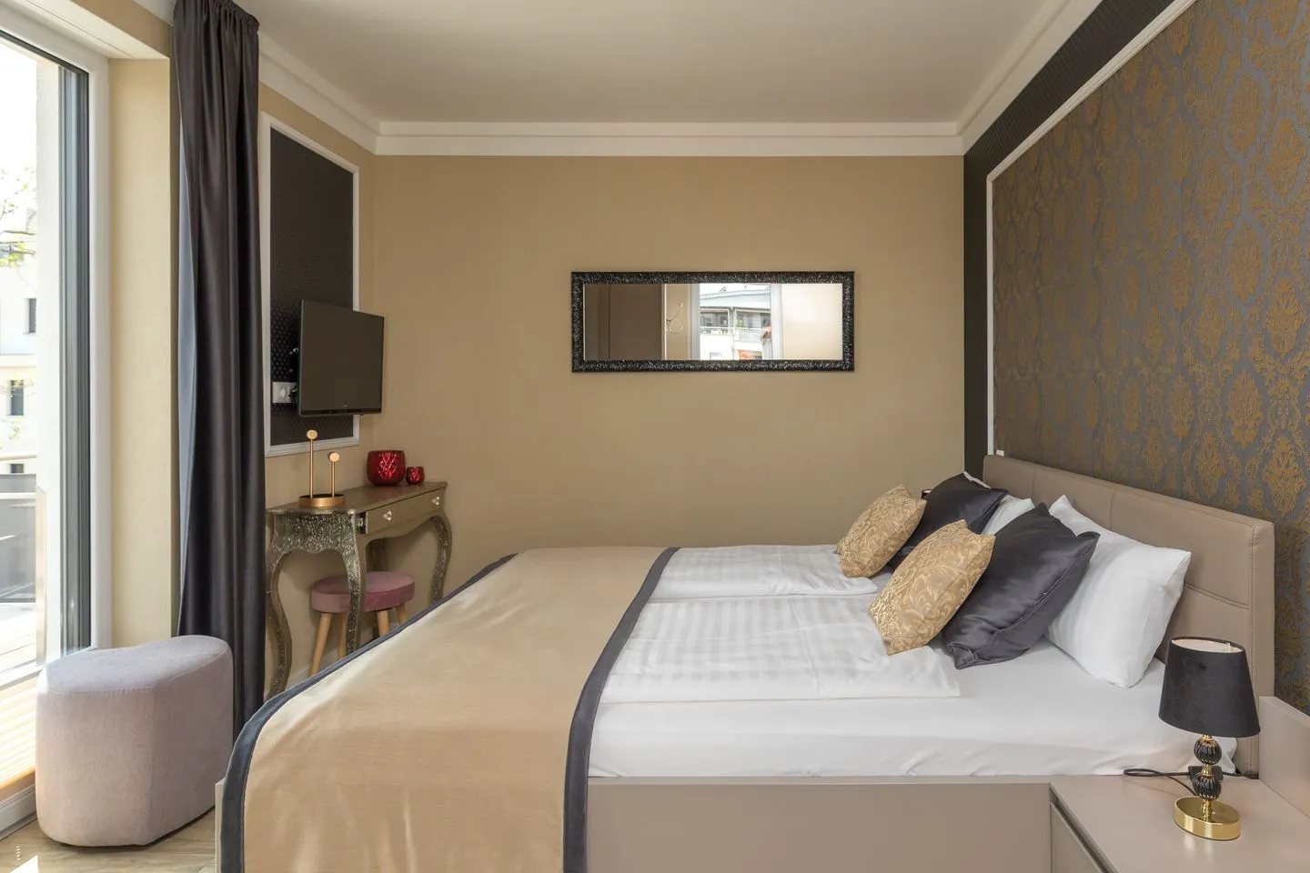 Anastasia Waren (Müritz) - Ferienwohnung Anastasia Waren Schlafzimmer 2 mit Balkon