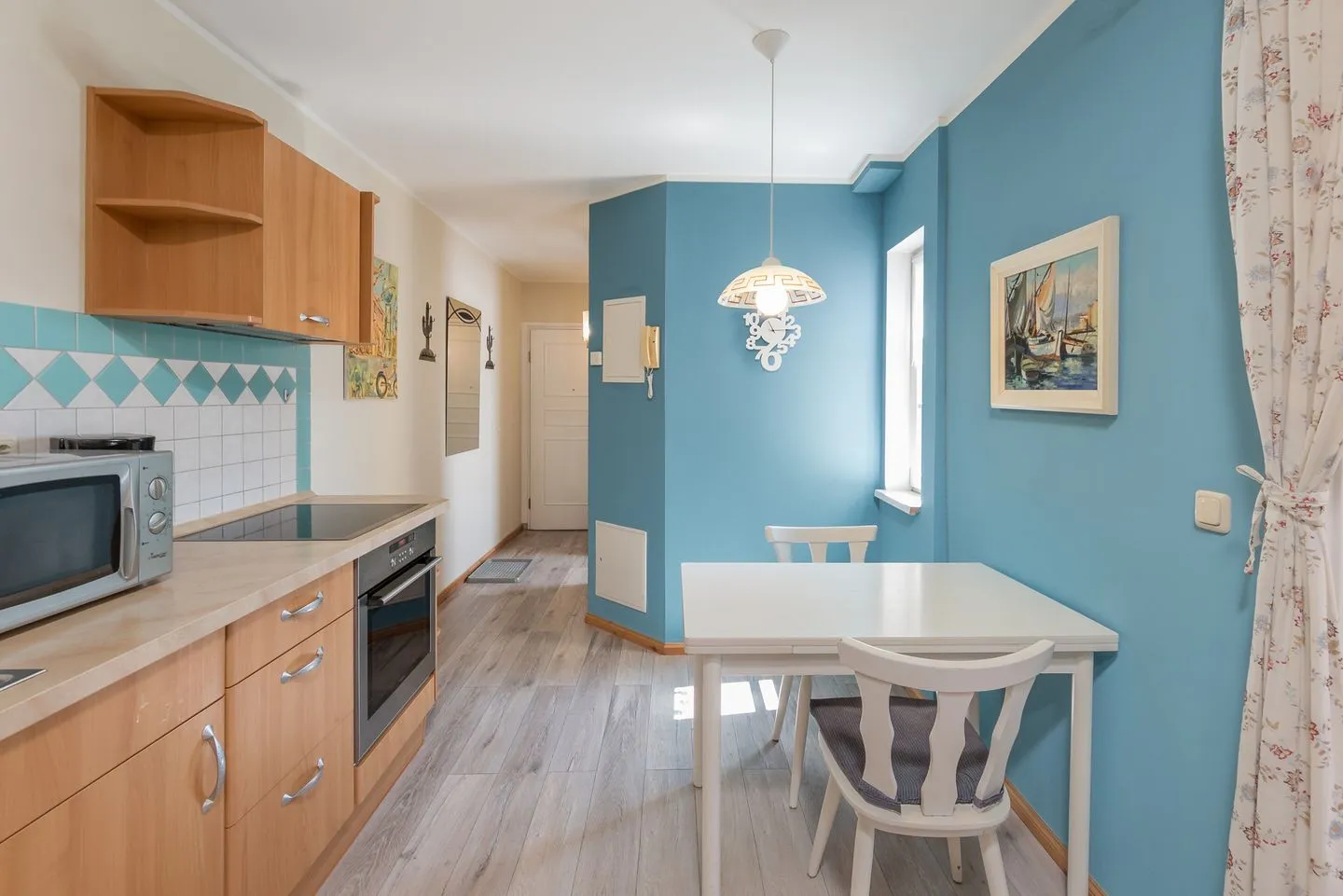 Blaue Kombüse Waren (Müritz) - Ferienwohnung Blaue Kombüse Waren mit frischen Farben & liebevollen Details