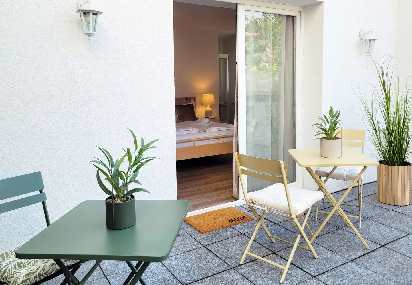Moderner Ankerplatz mit Terrasse direkt am Hafen "Momentic" Neustadt in Holstein - Terrasse