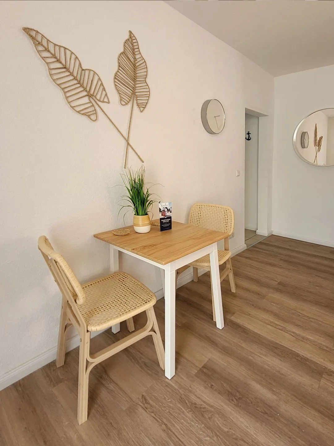 Moderner Ankerplatz mit Terrasse direkt am Hafen "Momentic" Neustadt in Holstein - Essplatz für 2 Personen