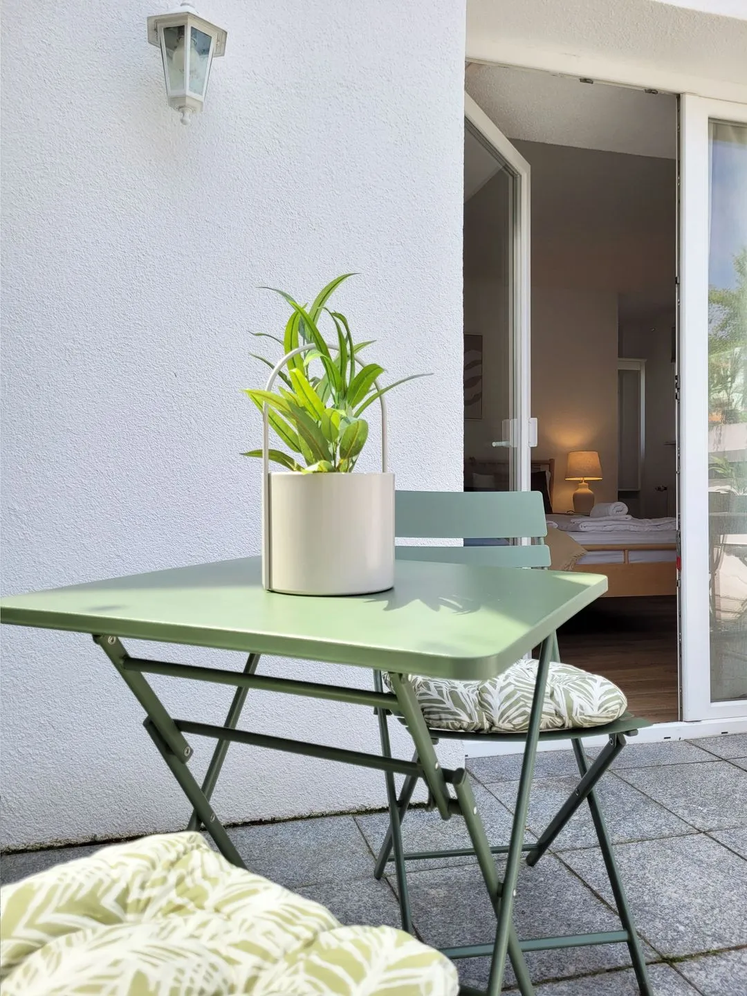 Moderner Ankerplatz mit Terrasse direkt am Hafen "Momentic" Neustadt in Holstein - Gemütliche Abende auf der Terrasse