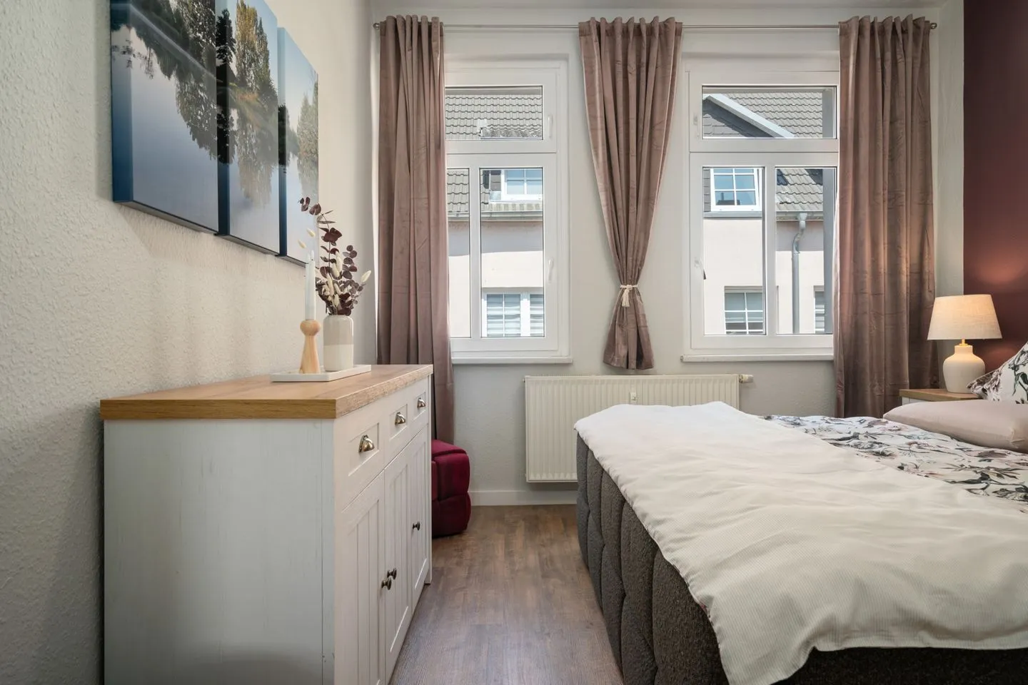 Müritzloge Waren (Müritz) - Ferienwohnung Müritzloge Waren helles Schlafzimmer mit gemütlichem Ambiente
