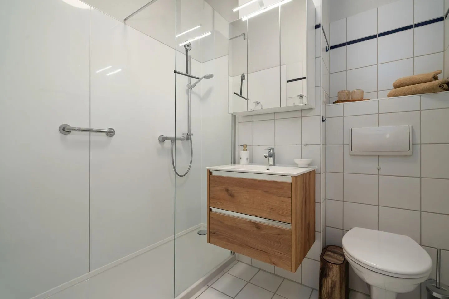 Müritzloge Waren (Müritz) - Ferienwohnung Müritzloge Waren Bad mit Dusche