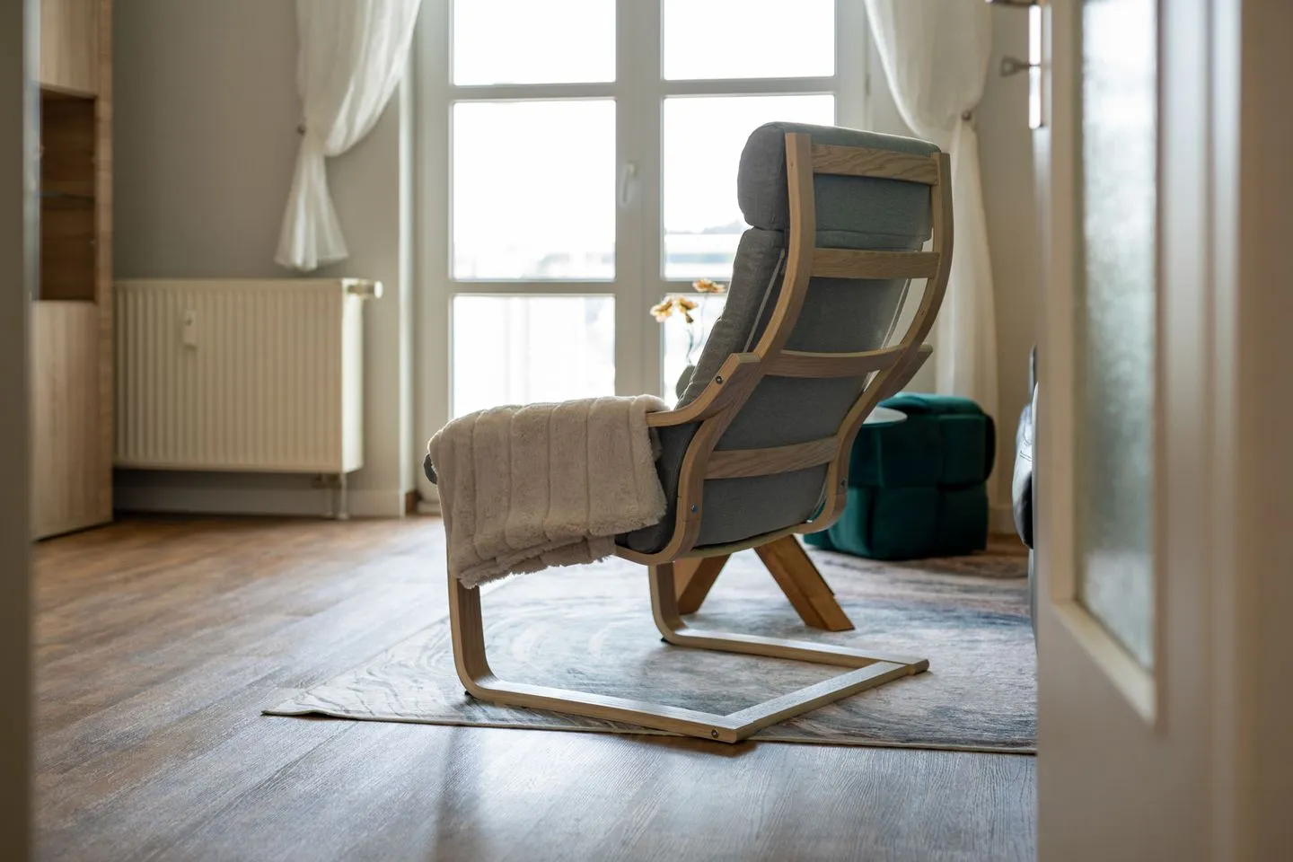 Müritzloge Waren (Müritz) - Ferienwohnung Müritzloge Waren Wohnzimmer mit Sessel