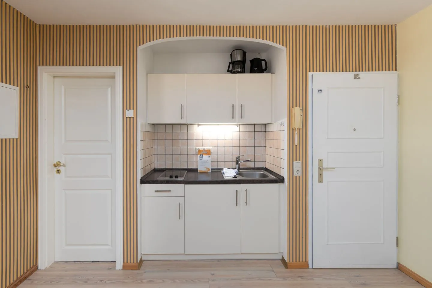 Hochzeitskoje Waren (Müritz) - Ferienwohnung Hochzeitskoje Waren Küchenzeile