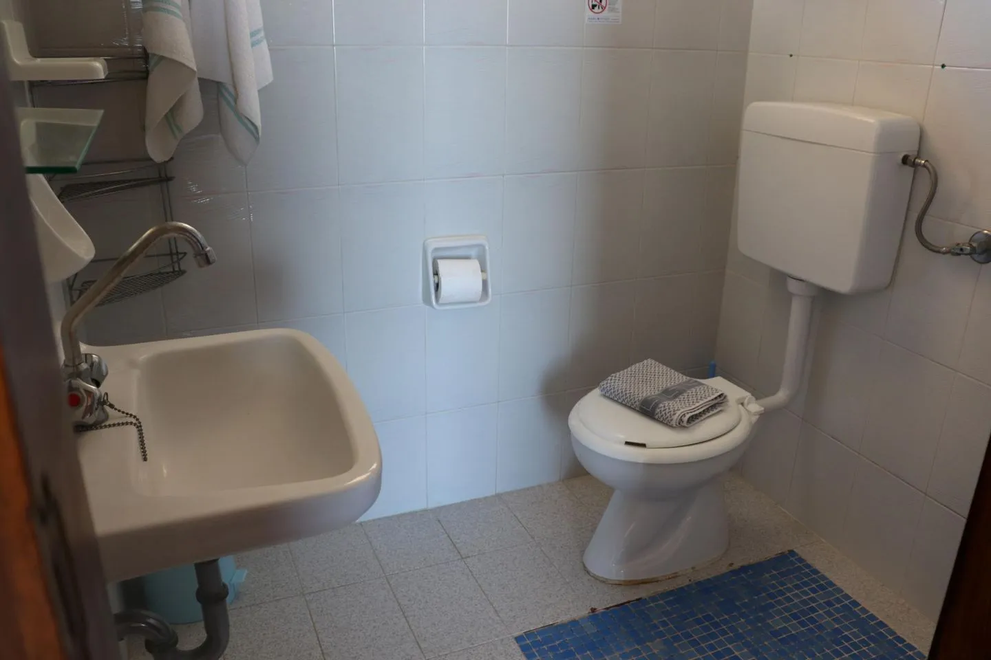  Tassos 2 Aghia Triada - Bathroom
