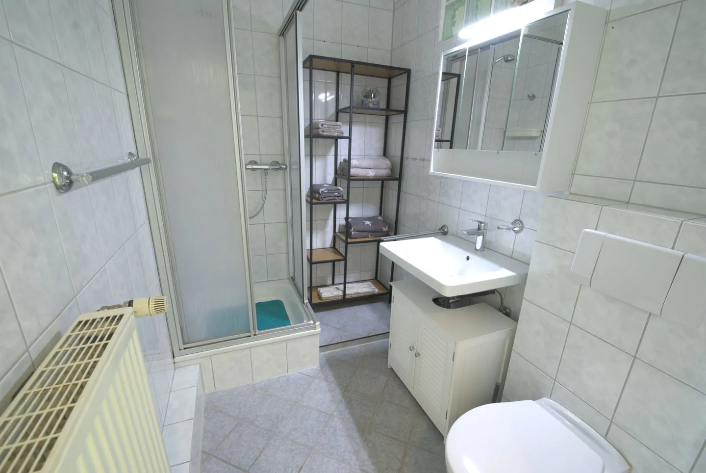 Ferienhaus Yogi Norddeich - Badezimmer