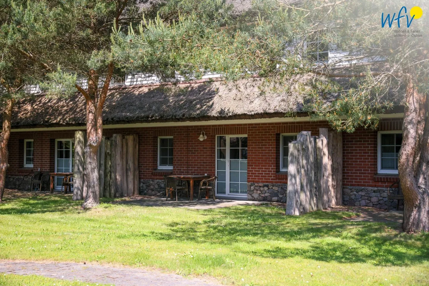 Ferienhaus am Gutspark Dranske Ferienwohnung Sonnengruß Rügen - Dranske - Terrasse