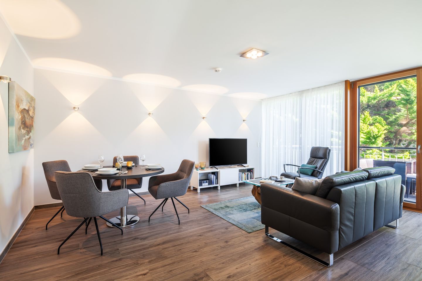 Deichhausener Str. 2, Wohnung Senator, 1.OG, Wohnzimmer mit Essplatz