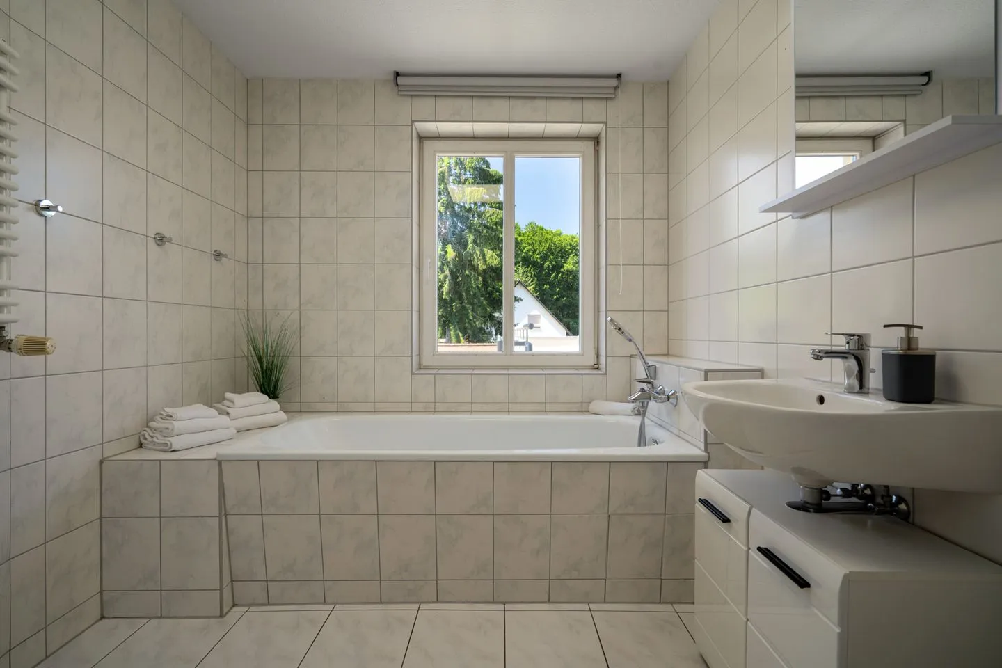 Strandglück Malchow - Strandglück Malchow Badezimmer mit Badewanne