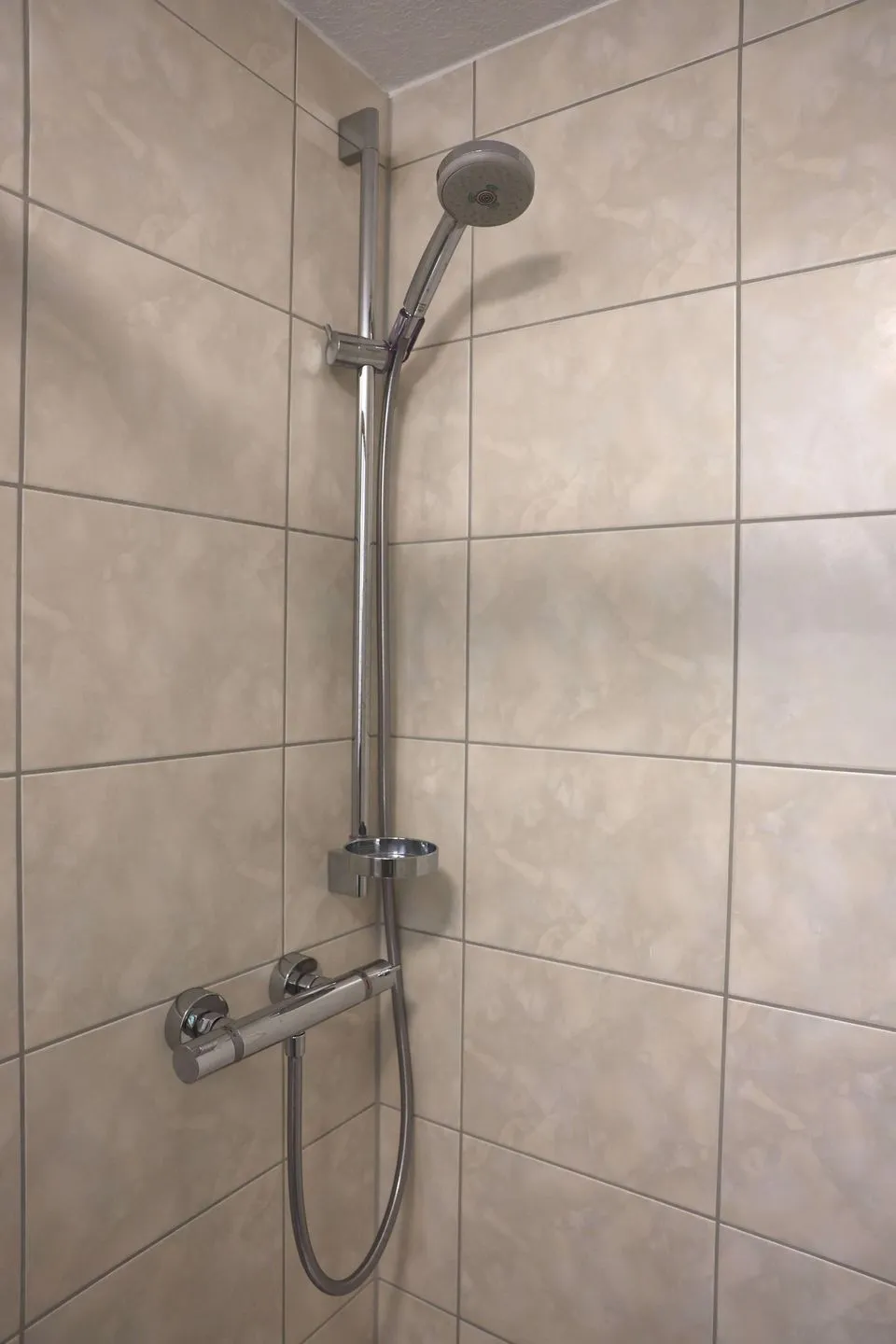 Ferienwohnung Zur Sonne Thüringer Wald - Blick in die Dusche der Ferienwohnung