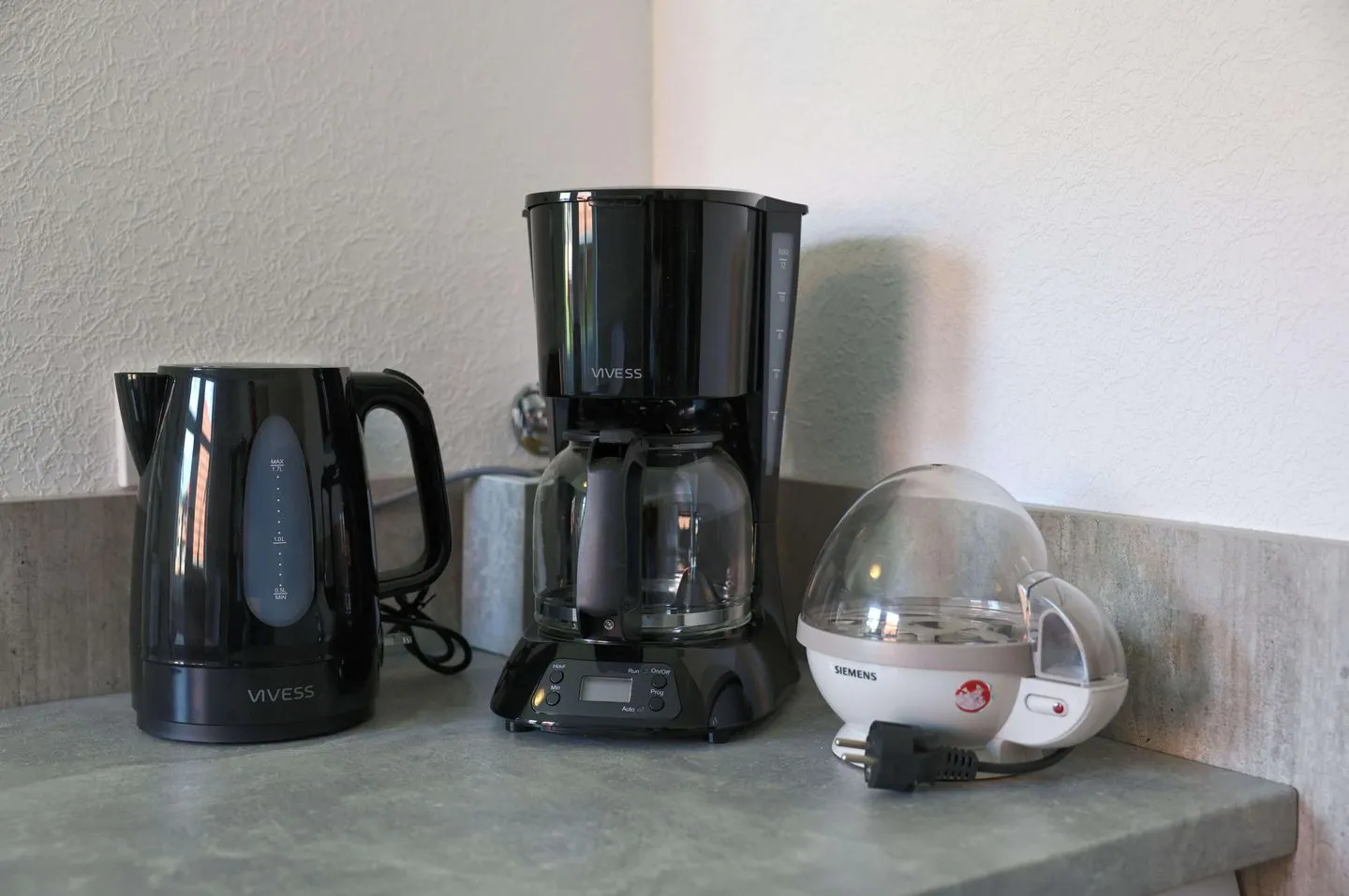 Ferienwohnung Zur Sonne Thüringer Wald - Top ausgestattete Küche: Wasserkocher, Kaffeemaschine und Eierkocher