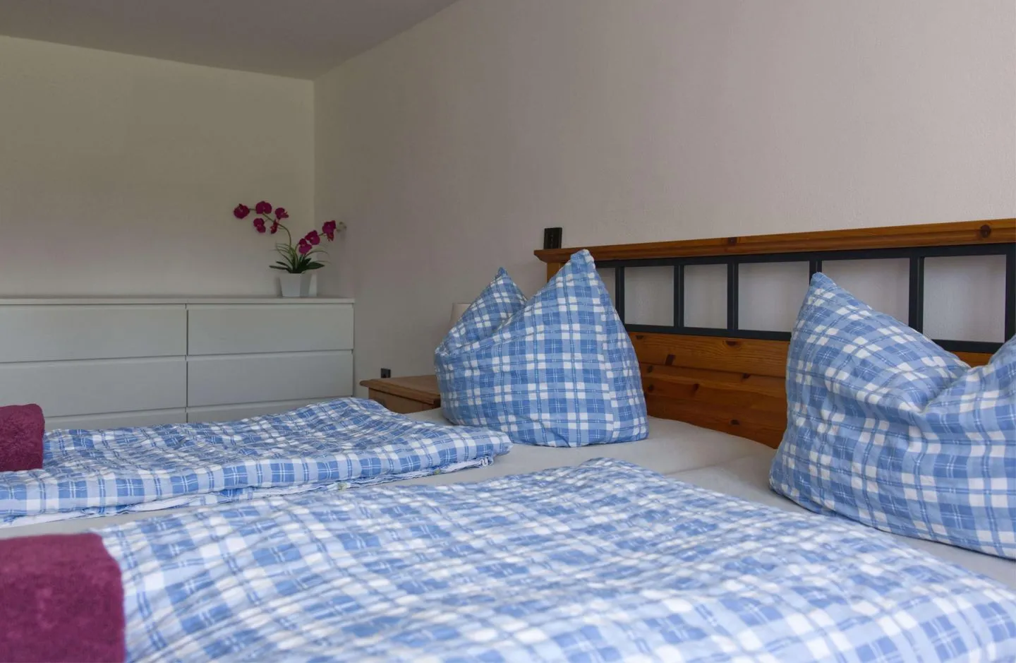 Ferienapartment Zur guten Quelle Thüringer Wald - Schlafzimmer 2 mit bequemen Doppelbett - ab der 3. Person verfügbar