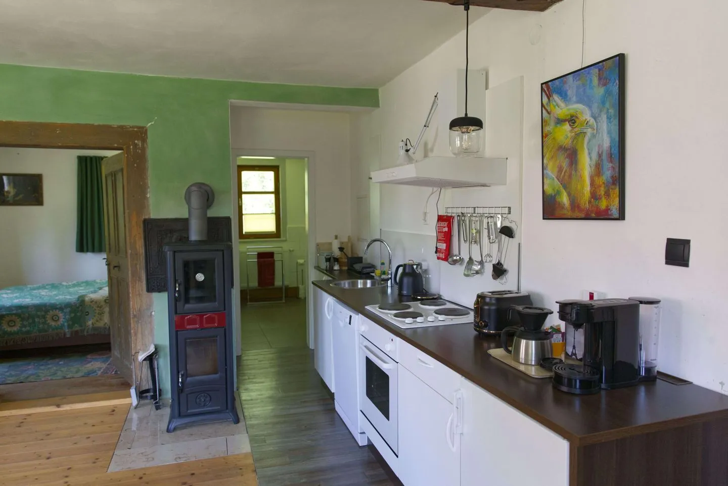 Ferienwohnung Teichblick Thüringer Wald - Blick über die Küchenzeile Richtung Badezimmer